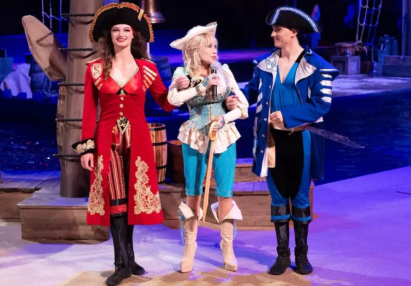 Dolly with captains at Pirates Voyage PCB grand opening